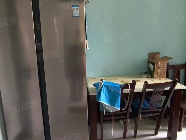 鑫阳花园,步梯中层,精装修,冰箱洗衣机空调都有,拎包入住