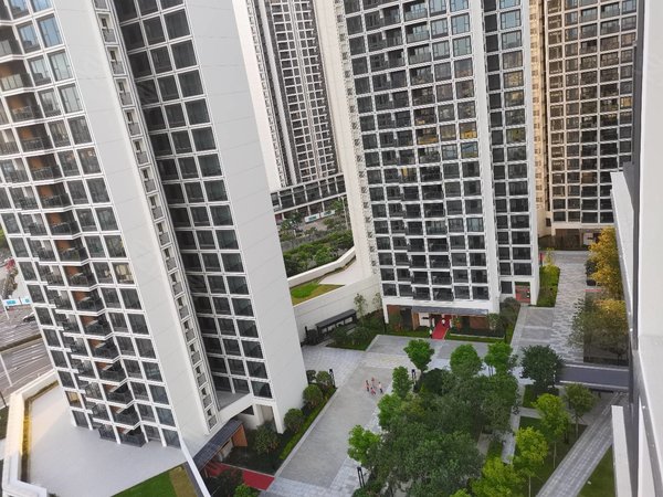 深圳宝安宝安周边满京华云著(四期)满京华华庭精装三房出租随时看房有