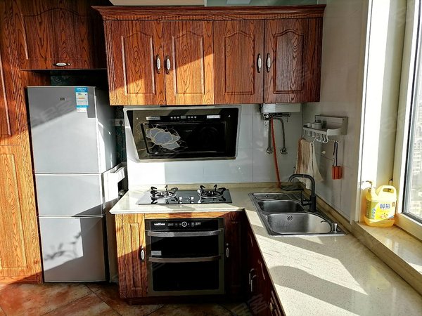 包头昆都仑丰盈道京奥港花园(商住楼)可短租，押一付一，帝景豪装公寓，采光好，带空调，高档家具家电出租房源真实图片