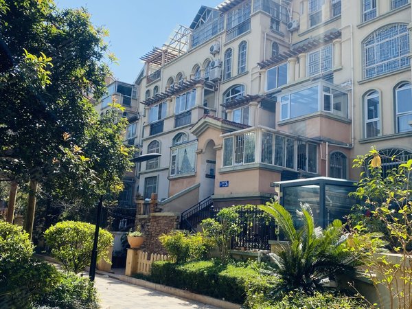 昆明官渡新亚洲体育城万景园螺蛳湾旁