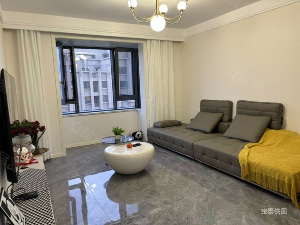 市中心广场,风尚米兰,精装三房,中间楼层采光无遮挡,看房方便