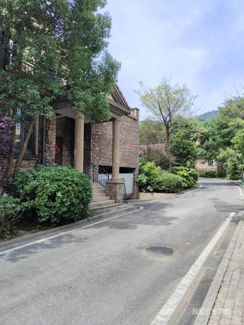 湾里长春湖一号独栋别墅业主诚心出售随时看房户型非常好不要错过