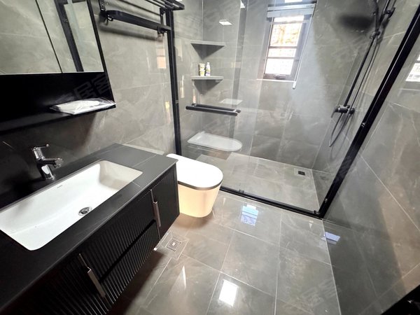 凉山西昌天汇海洋馆乐荟城海云墅西昌万达旁，海云墅，全新装修，带车位家具家电一线，急租出租房源真实图片