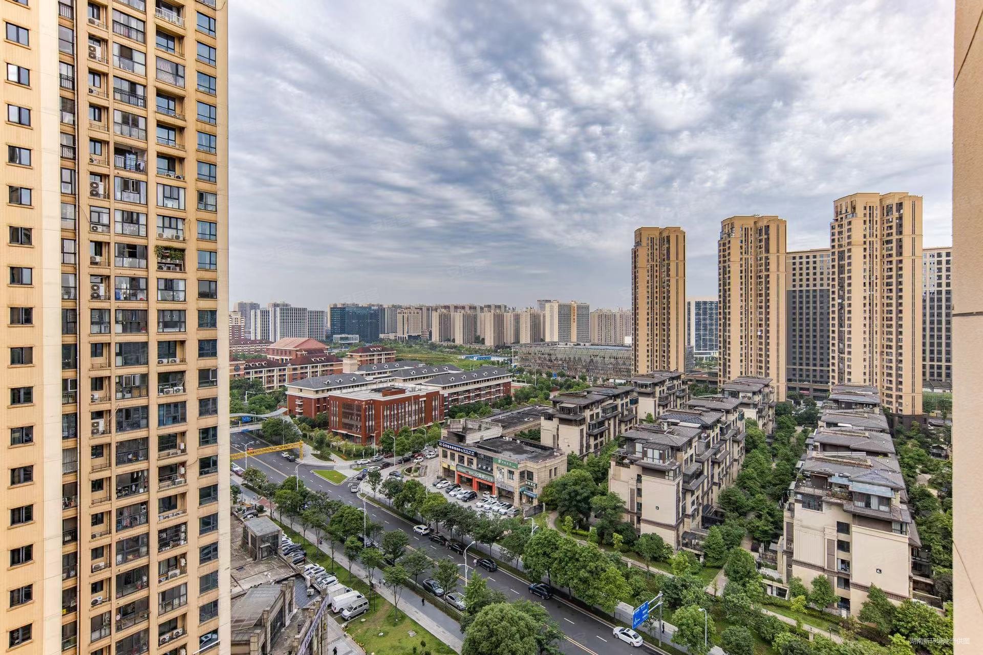 湘熙水郡 全屋暖气片 9.9成新 赠送全套家具家电 洋湖雅礼