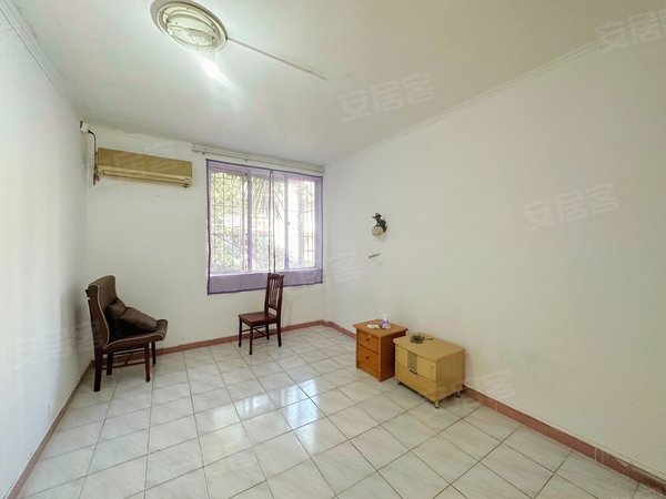 珠海香洲吉大吉大新村(好房推荐)吉大新村楼梯4楼近景园小学家俬可