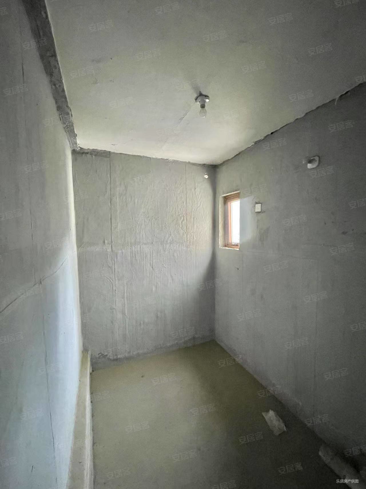 幸福家园3室2厅2卫141㎡南北67万