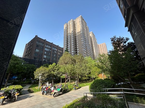 西安碑林友谊西路华豪丽晶租房请喝奶茶 黄雁村地铁口 精美单间有独卫