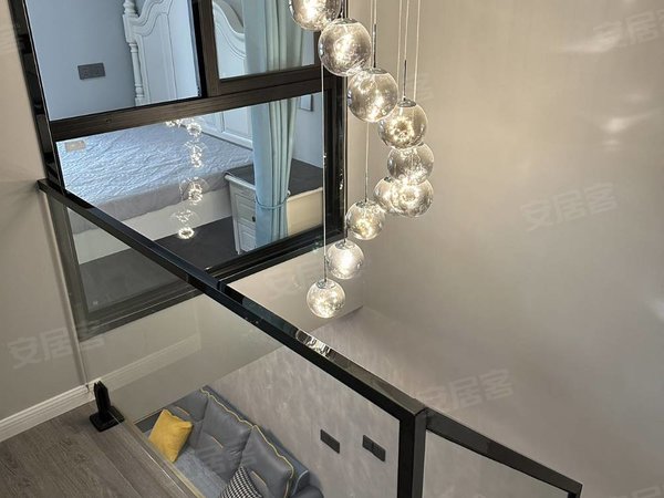 绍兴诸暨诸暨市区诸暨宝龙广场宝龙广场楼上复式loft两室一厅,带车位