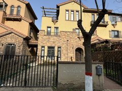 固安孔雀城孔雀大道大湖北门，颂春园南入户大堡，5居室，低价出租4500！出租房源真实图片