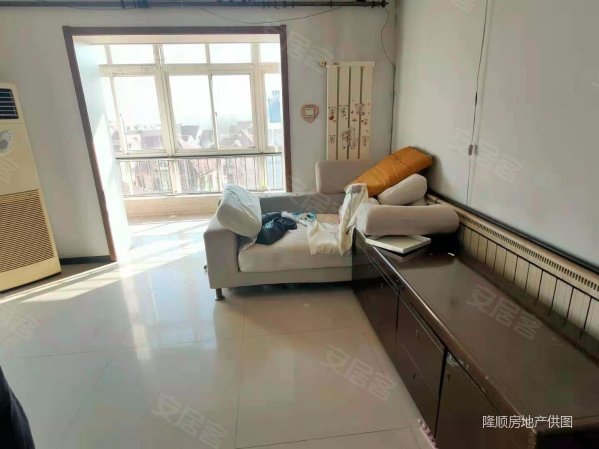 秀河花园大两室出小区就是临近菜市场购物方便