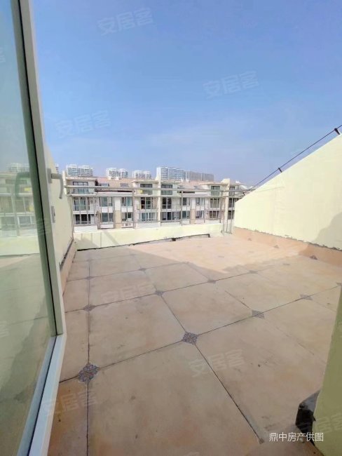 水岸人家复式67,中心地标