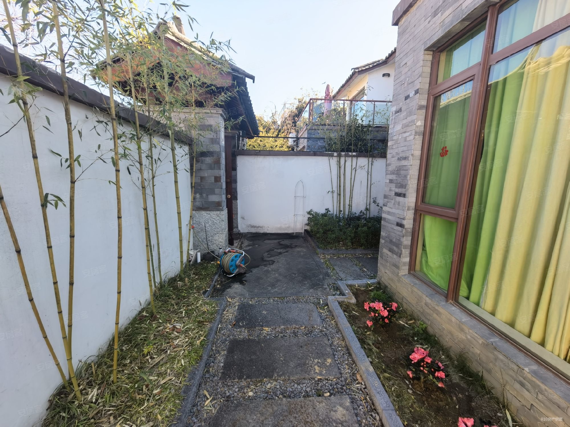 大理古城小院子中区特大小院联排别墅户型诚意出售