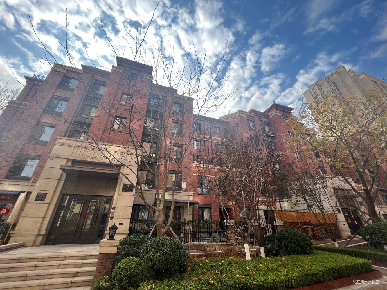 金地檀境电梯洋房一楼带花园带车位采光好环境好