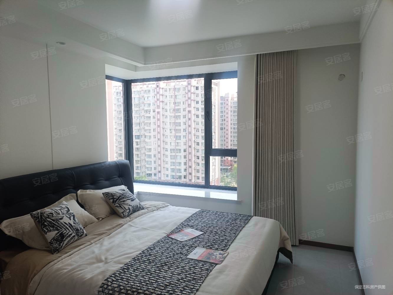 维多利亚夏郡3室2厅2卫138.1㎡南北104.8万