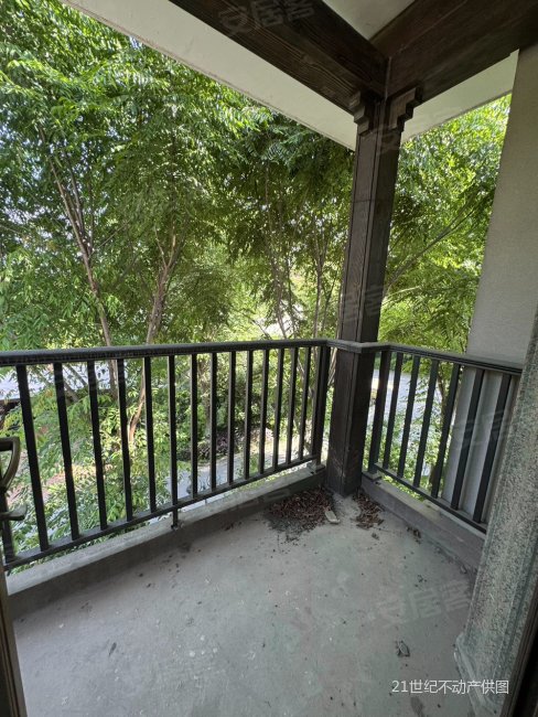 复地朗香 独栋别墅  上有花园下有车库