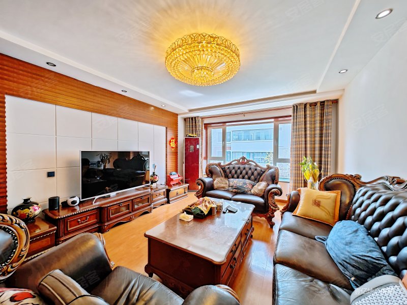 (150平花园)精装修一二楼复式 把东头 车库入户 千禧龙苑