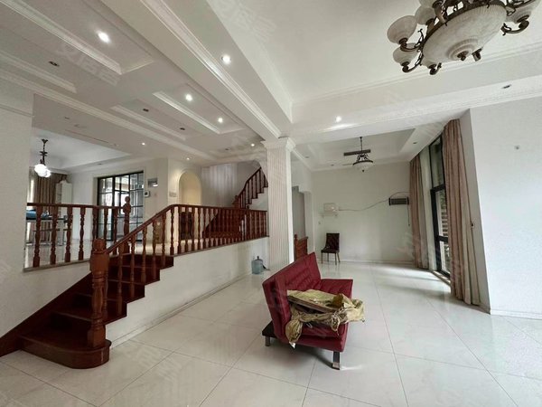 杭州萧山闻堰湘湖人家(东区)湘湖人家整栋精装联排别墅出租,大客厅带