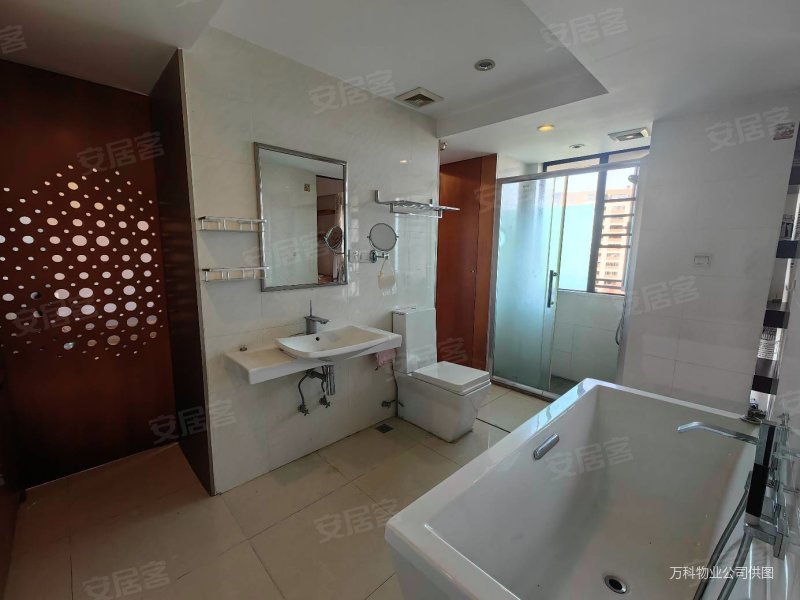 中心旁步行可到安静位万科虹溪诺雅