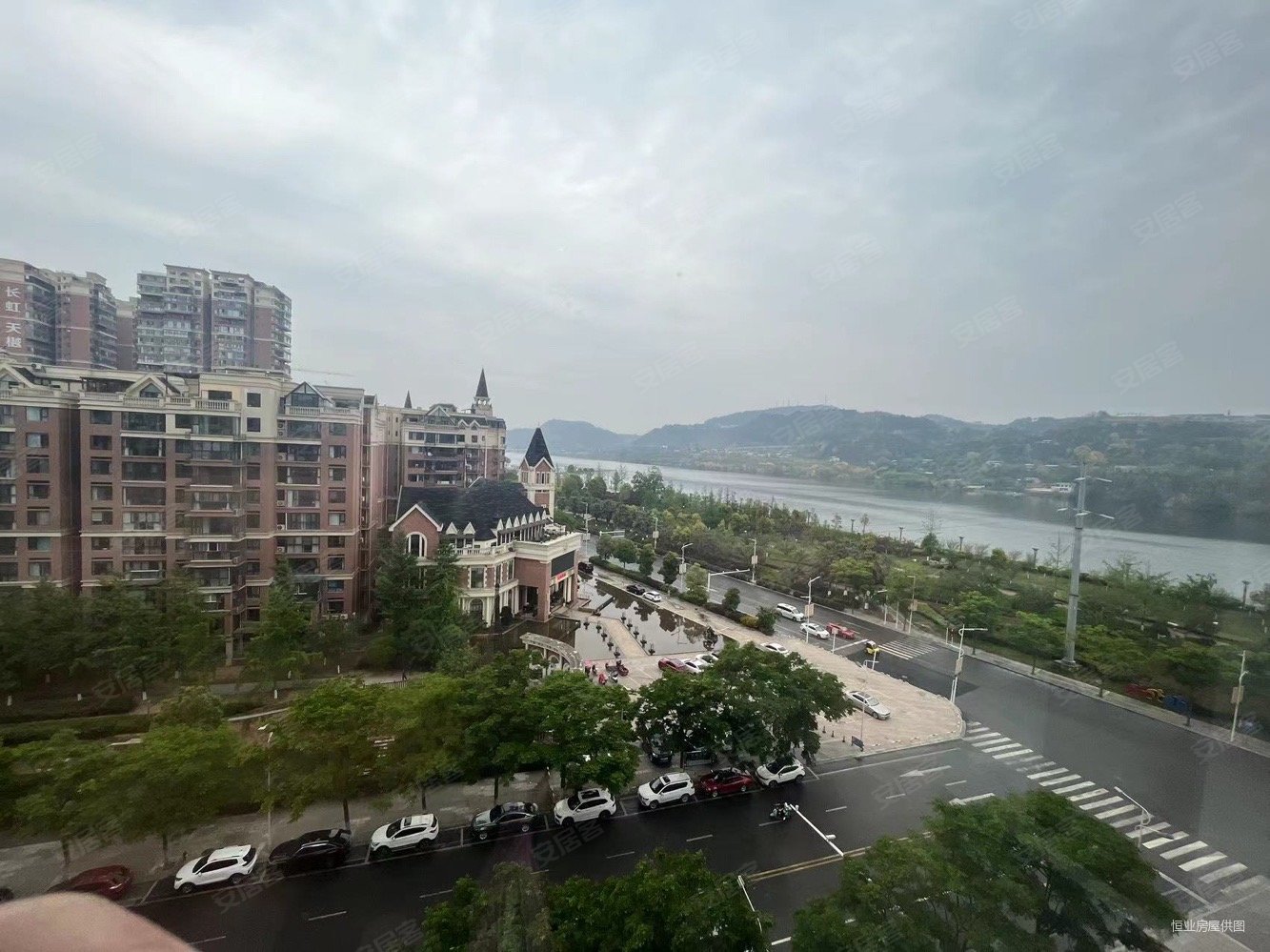 滨江首座临江两室精装636万