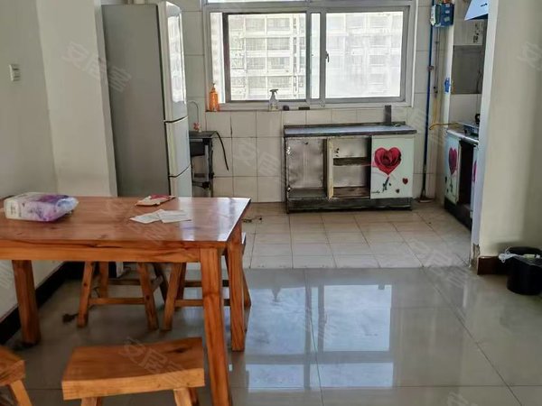 冠县烟庄街道烟庄南苑花园南苑花园三室两厅两卫带车位出租,家具家电齐全,随时看房出租房源真实图片