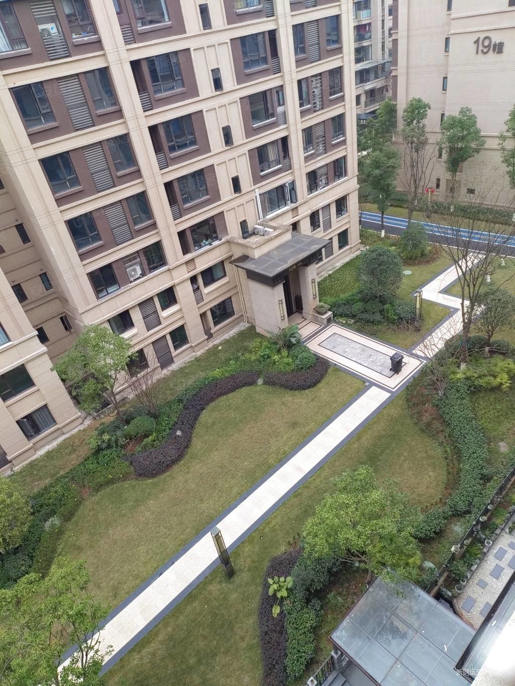 俊豪圣玺府3室2厅2卫114.07㎡南北77万