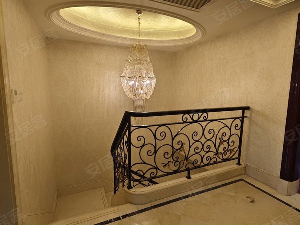 金华婺城婺城江南滨江金色蓝庭(别墅)湖海棠高档小区排屋,上下四层家具家电齐全拎包入住出租房源真实图片