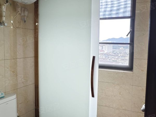 金华东阳横店南江壹号南江一号精装修2房，诚心租4000一个月 带车位，好停车出租房源真实图片