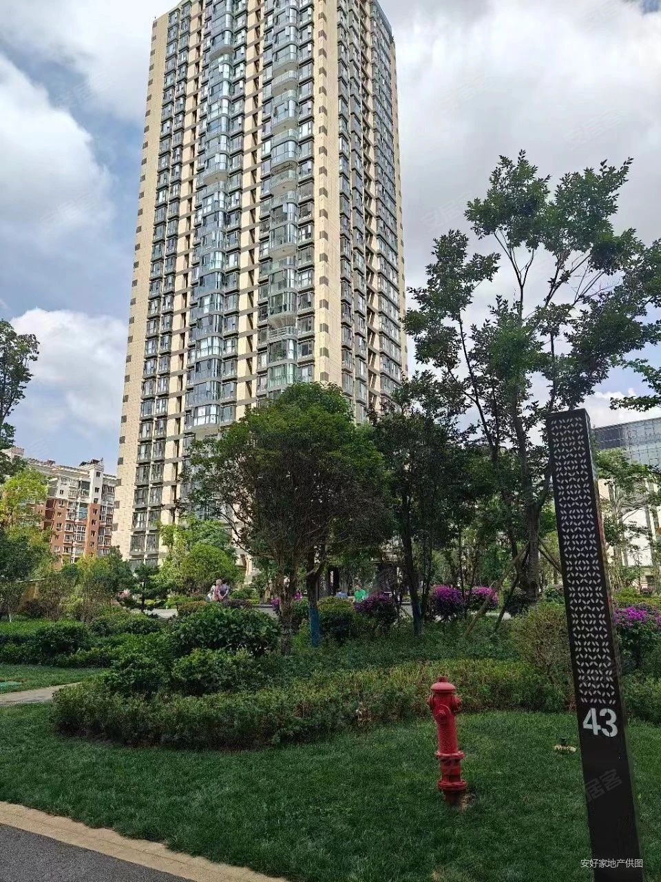 盘龙江边江东境界精装128平三房三卫156万急卖