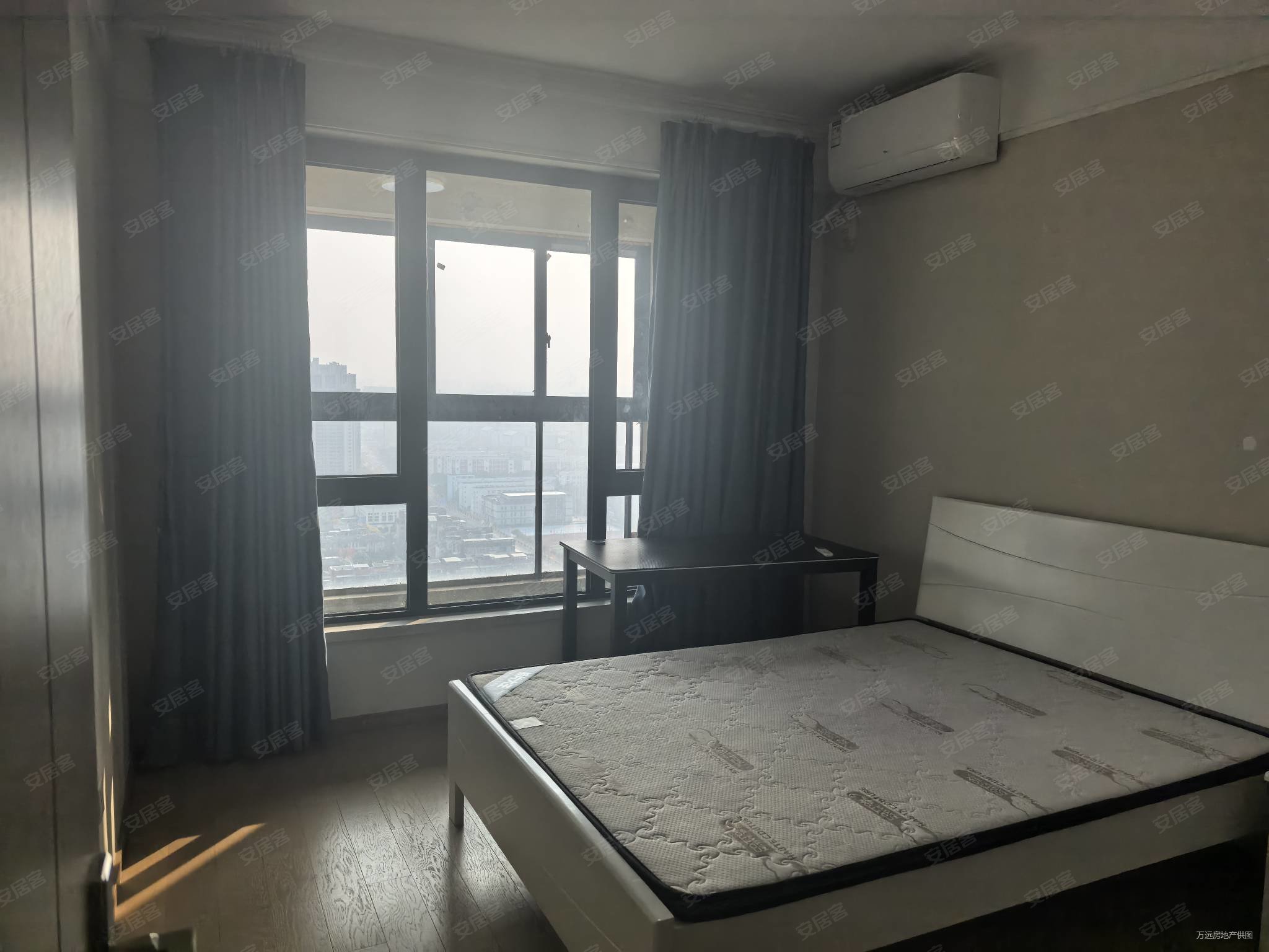 赞成名仕府4室2厅2卫119㎡南106万