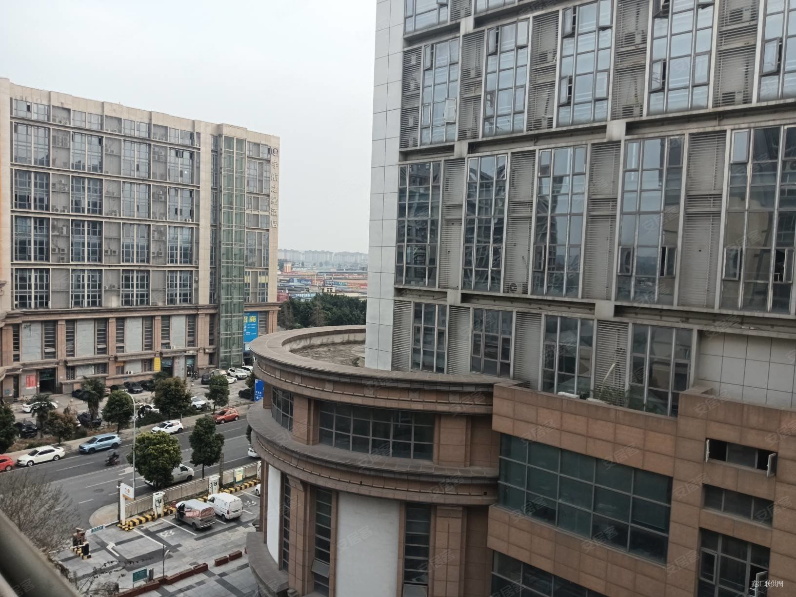 武侯万达北二外附近诗锦苑小区里面有个套二整装房急售