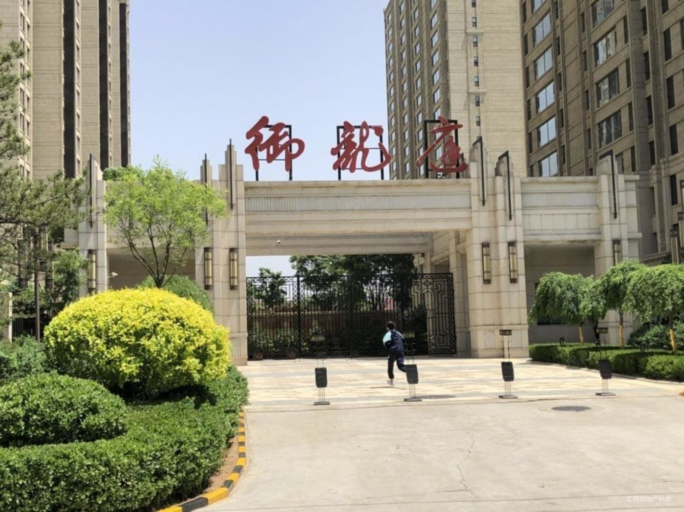 龙城大街体育路花园洋房全明三居室降价出售可贷款