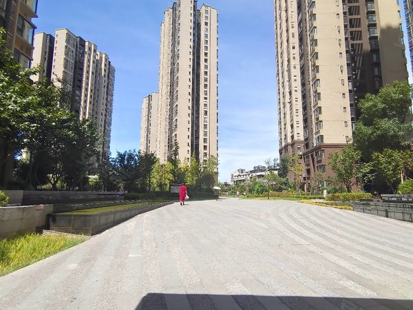 重庆江北寸滩华融现代城寸滩片区,五里坪枢纽站海尔工业园旁,华融精装