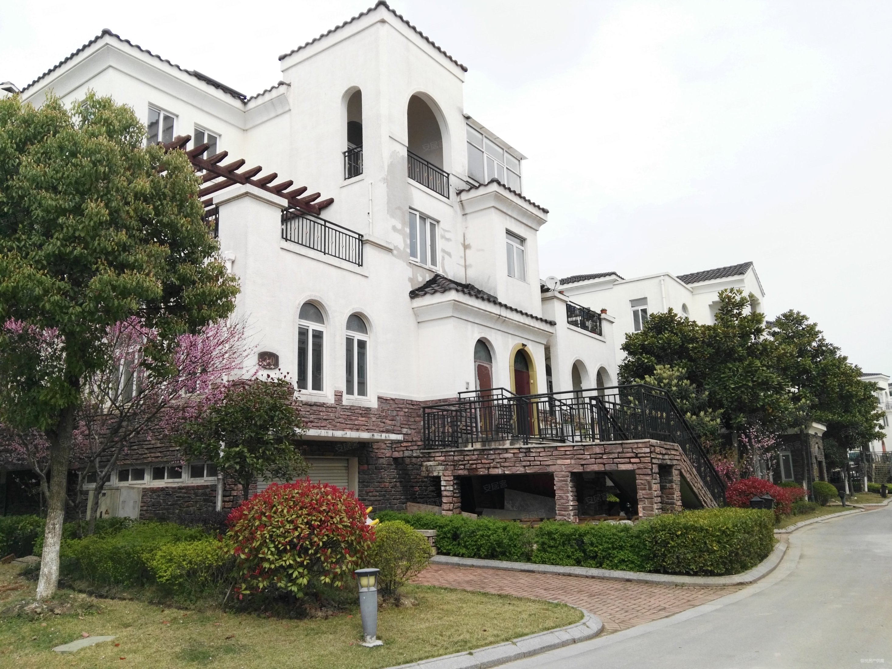 千灯逸墅大双拼全明地下室纯毛坯满2年诚心急售随时看房