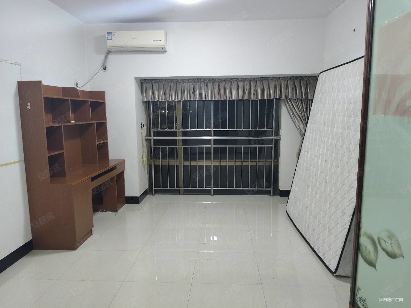 东湾桃花苑4室2厅2卫127.58㎡南北28.8万