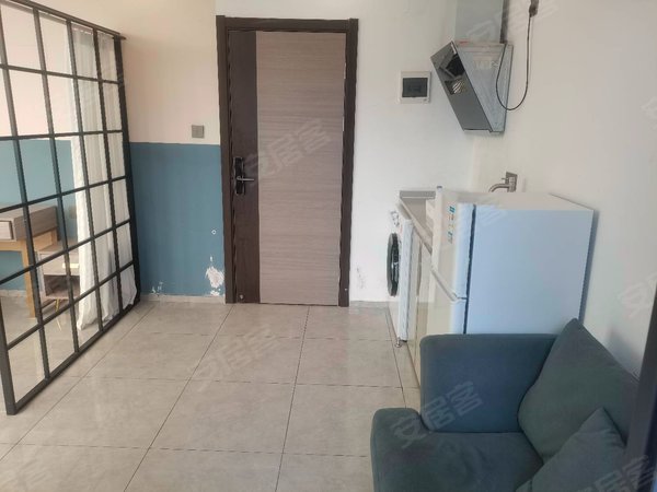 深圳龙华清湖玉翠新村一区4号线清湖地铁口,龙华汽车站附近精装大单间