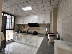 吉首吉首吉首城区宏大广场附近，交通方便，水电齐全，精装修，带家具家电出租房源真实图片