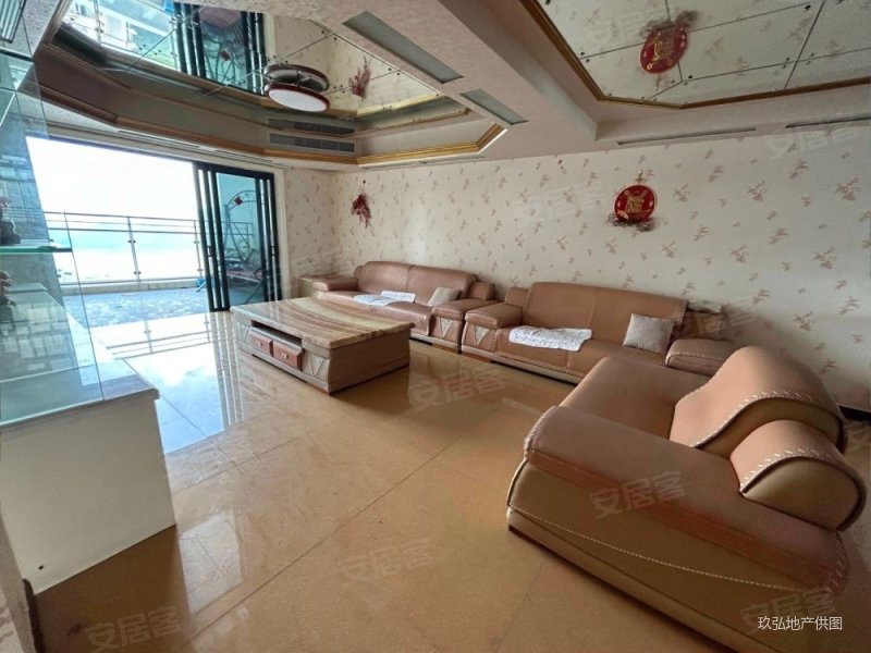 新出168户型,钥匙看房送超大 花园,独门独户,南北通透,蓝郡广场二手房