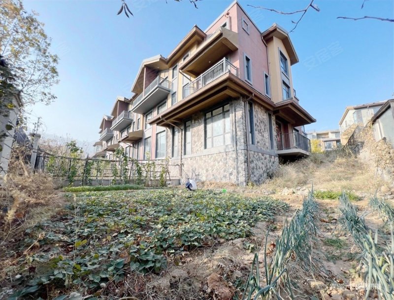 青岛小镇联排别墅方正大院负一在地上带车位