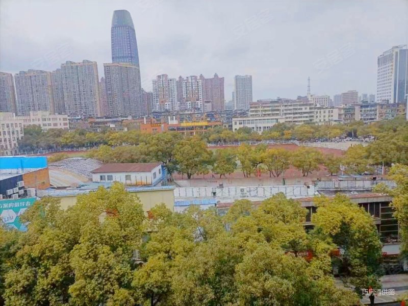 南京西路 医疗配套成熟 交通便捷 临地铁 购物方便 中间楼层