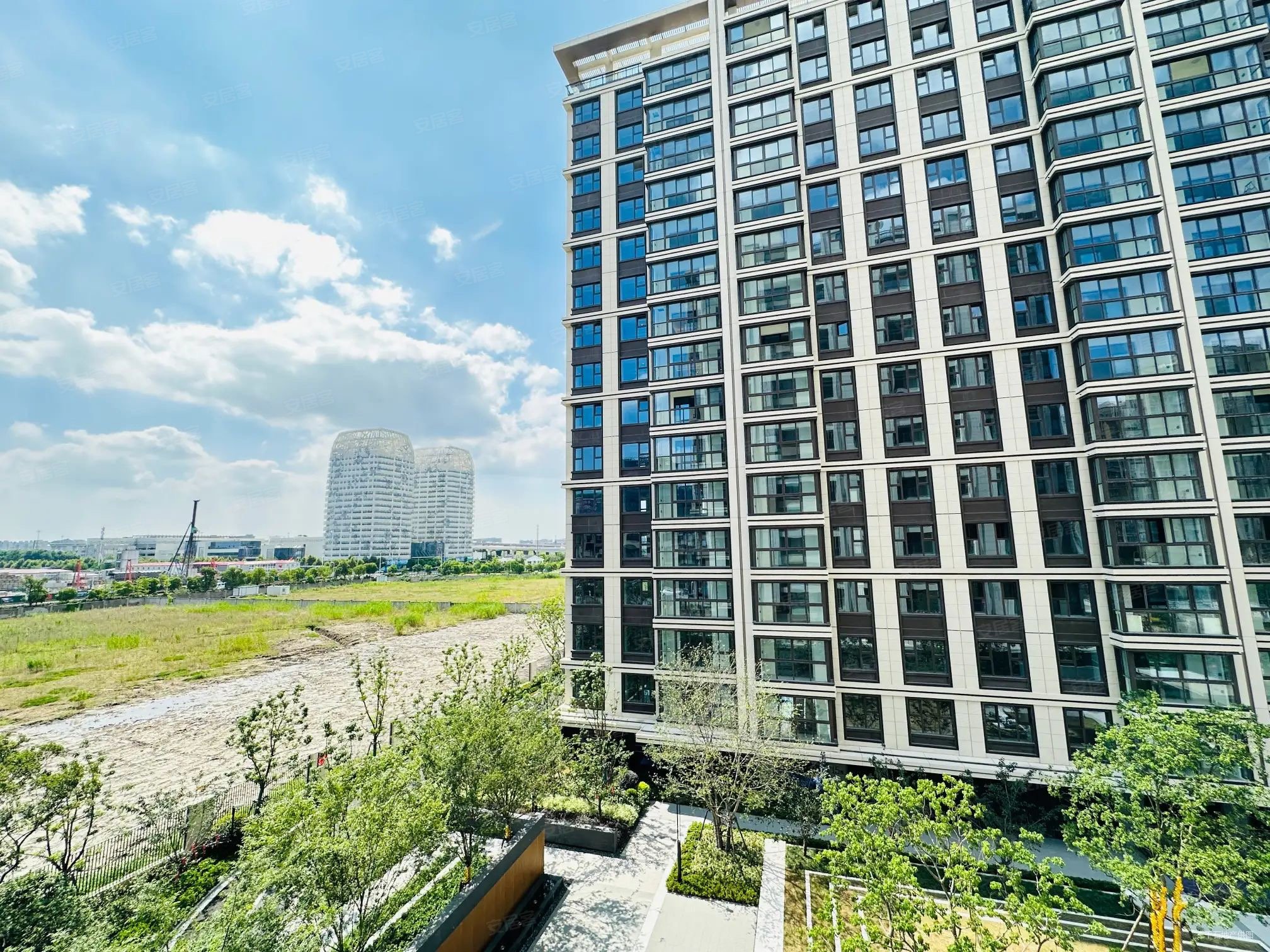 徐泾东地铁口虹桥悦澜壹首横向客厅4房2厅高区景观楼层