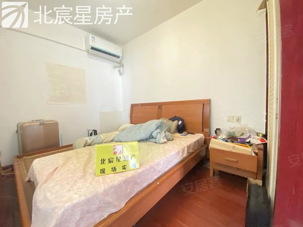 自住!金山大景城两房!交通生活方便!出租房源真实图片