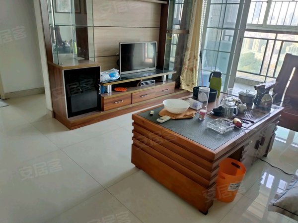 深圳罗湖翠竹洪湖东岸可看洪湖公园全景观的两房!正规厅出阳台!