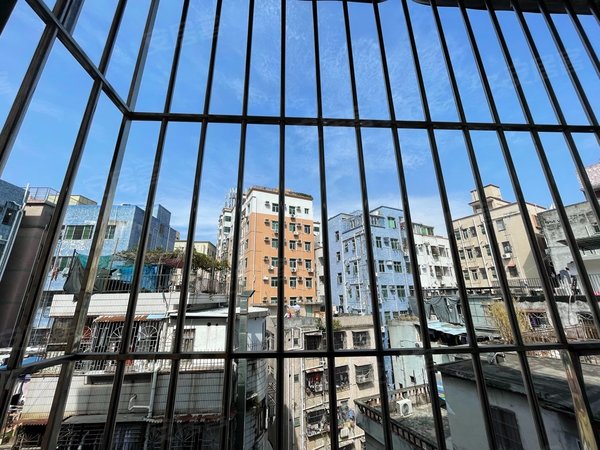 深圳福田沙尾沙尾西村7号线沙尾地铁口100米 电梯高层大单间 采光好