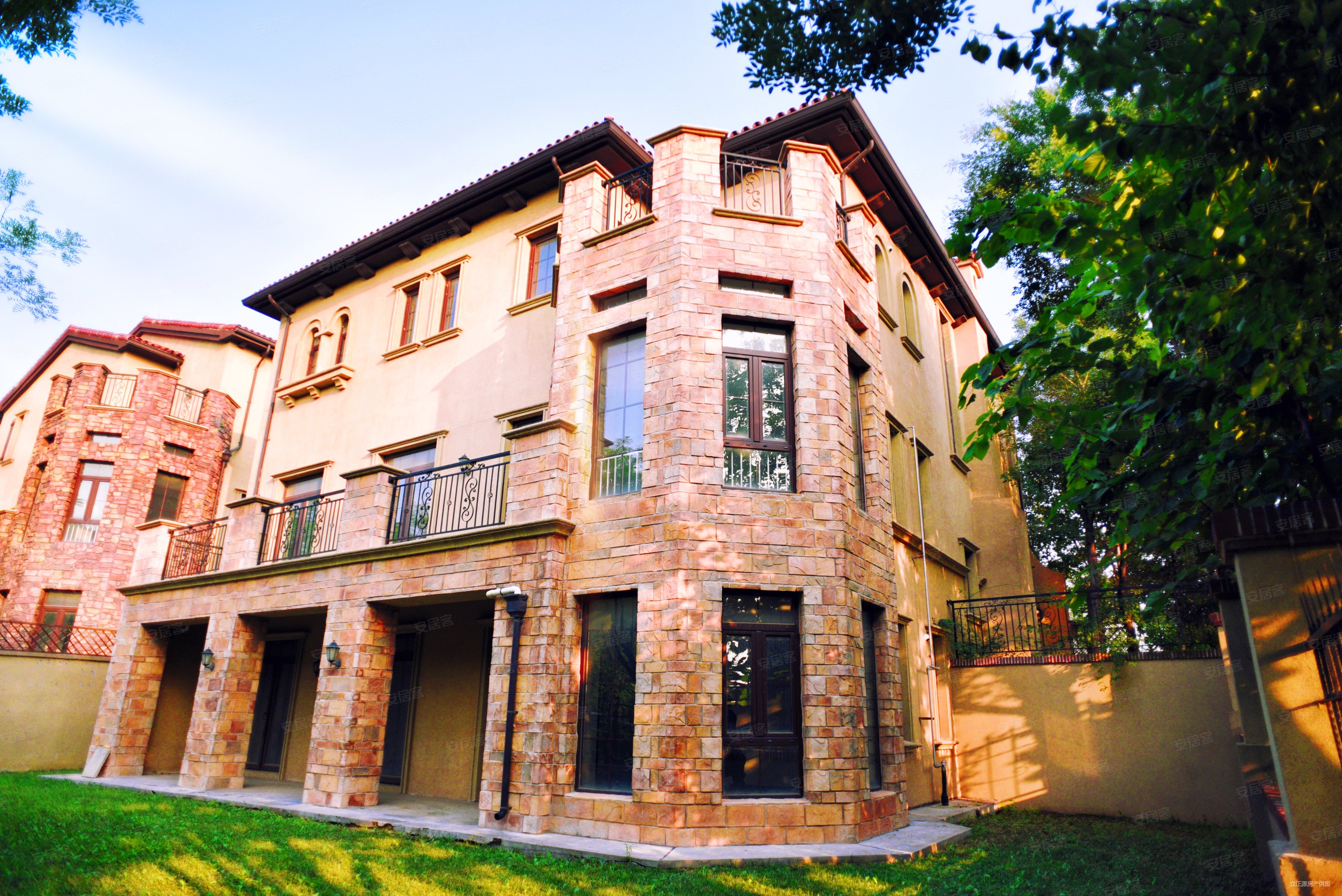 房东急售卡纳圣菲上叠带阳光层现房别墅9000平