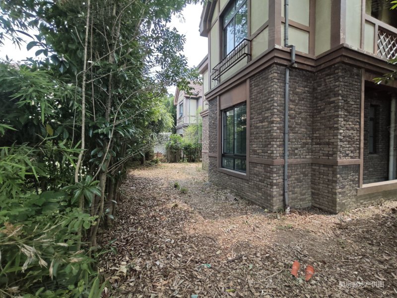 富力湾(别墅)4室2厅4卫229㎡南北550万