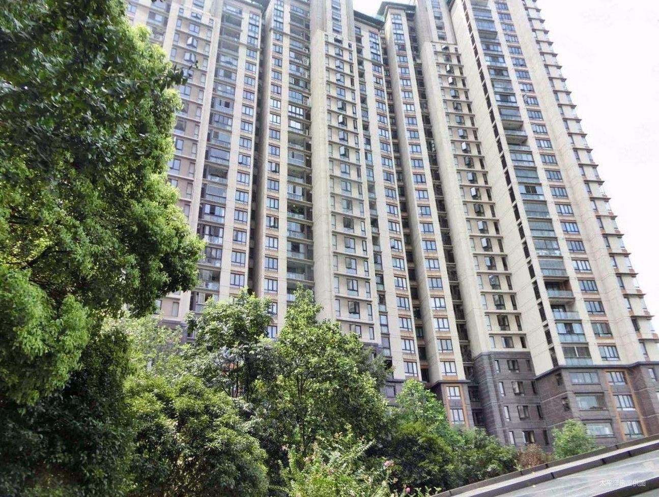 虹桥河滨花园板楼商品房双卫购物方便近医院