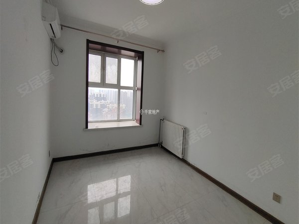 迁安新天地美域11区新天地美域11区 2室1厅1卫 南北通透 102平 精装修