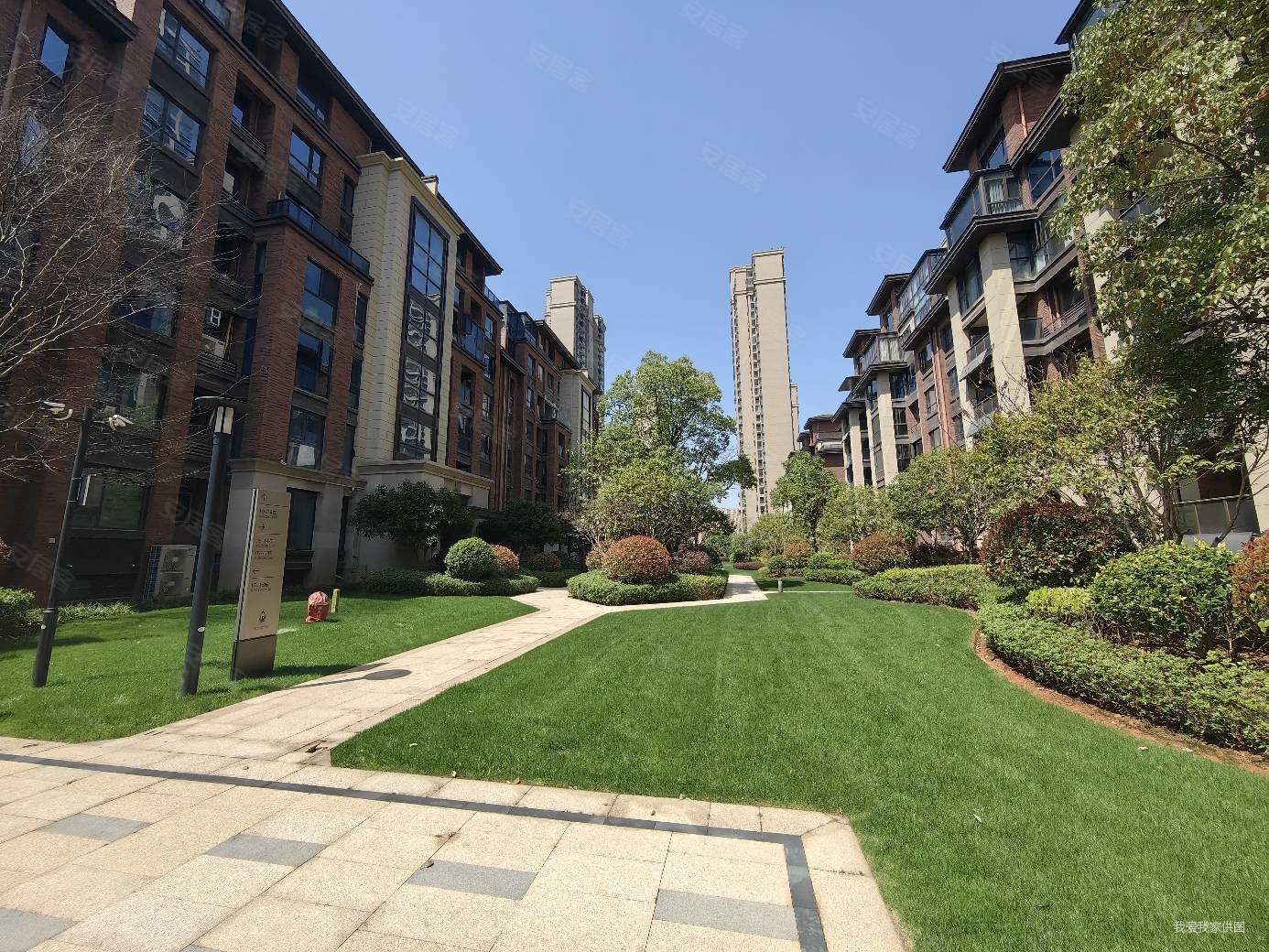 绿地国际博览城御珑3室2厅1卫95㎡南102万