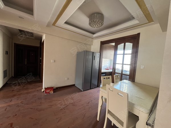 包头青山文化路万郡大都城万郡 精装修三室  家具家电齐全 钥匙在手 随时可看出租房源真实图片