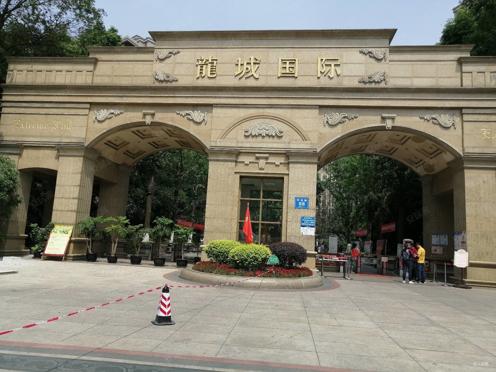 龙城国际四期3室2厅1卫77㎡南85万